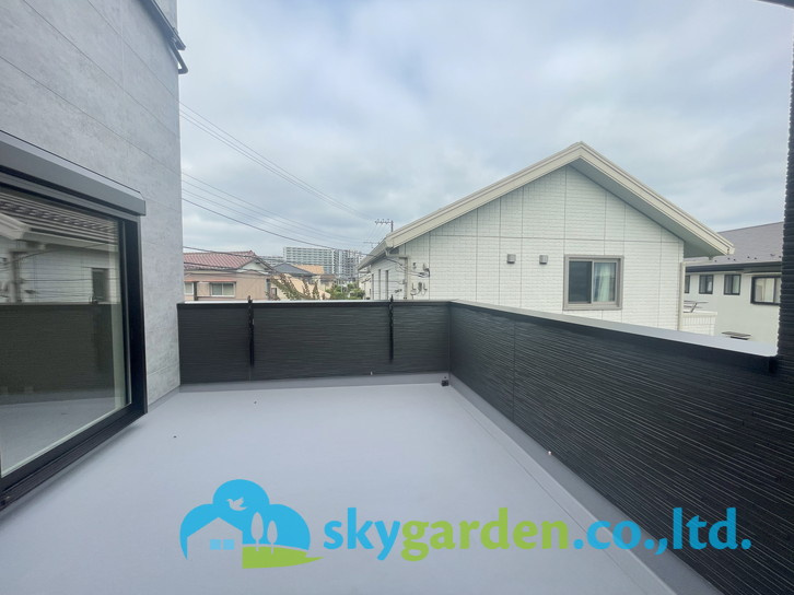 藤沢市鵠沼橘　新築戸建　全2棟A号棟のバルコニー