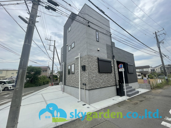 藤沢市鵠沼橘　新築戸建　全2棟A号棟の前面道路含む現地写真