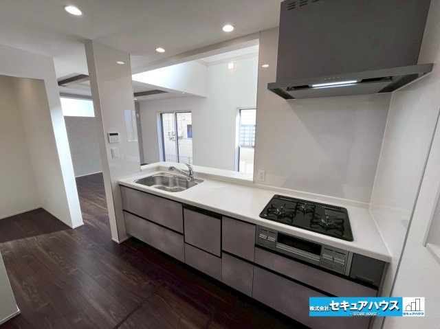 【今からご案内可能】東海市富木島町伏見3丁目 全1棟のキッチン|【広々としたキッチン】
家族でおいしいご飯をつくれます。
■株式会社　セキュアハウス■
住宅ローンに強く、知識、経験豊富なスタッフ在籍
お客様に寄り添い、ご成約後もサポート致します。