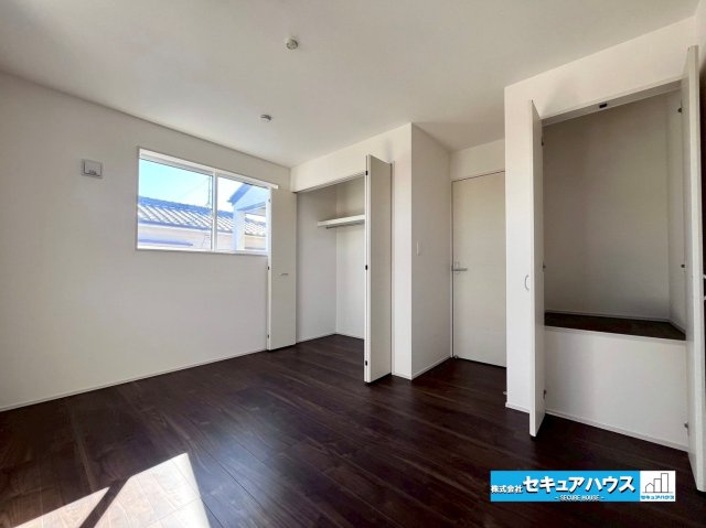 【今からご案内可能】東海市富木島町伏見3丁目 全1棟の洋室|【洋室】
◆お子様のお部屋や主寝室、来客時の宿泊室、趣味のお部屋としてもご利用いただけます♪