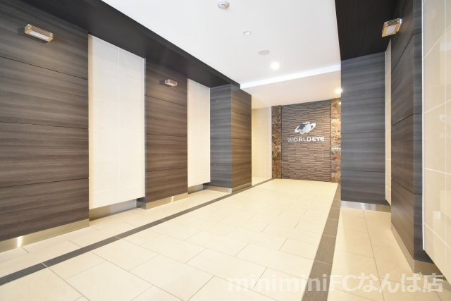 ワールドアイ難波南ミラージュのエントランス