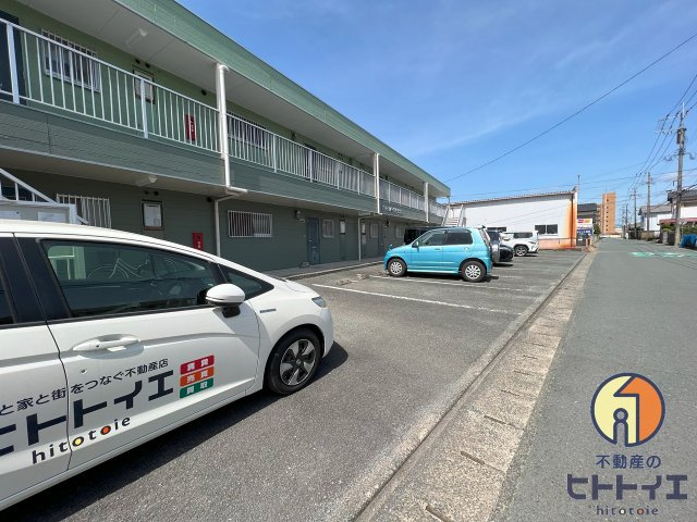 グリーンハイツサカエの駐車場