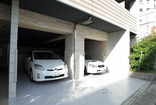 エリジオンの駐車場