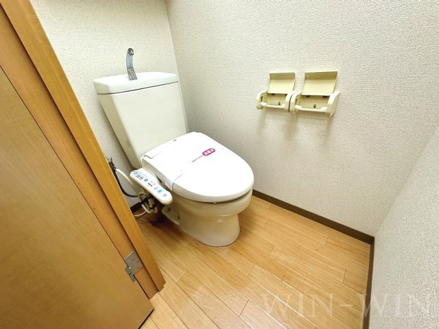 トラステージのトイレ|イメージ（同建物内別部屋の写真です）