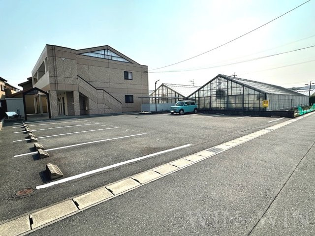 トラステージの駐車場