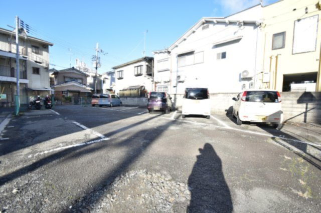 クレールコートA棟の駐車場