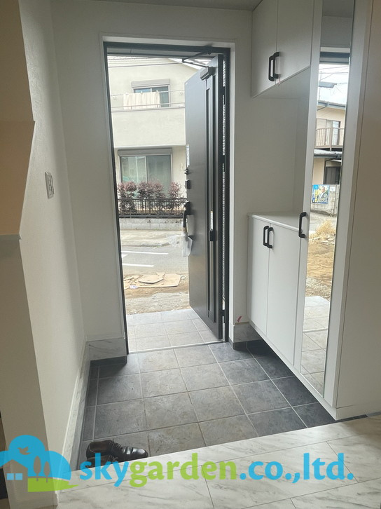 藤沢市鵠沼橘　新築戸建　全2棟B号棟の玄関