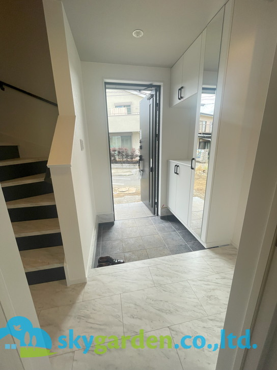 藤沢市鵠沼橘　新築戸建　全2棟B号棟の玄関