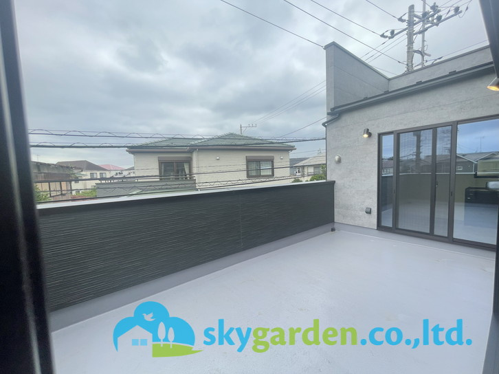 藤沢市鵠沼橘　新築戸建　全2棟B号棟のバルコニー