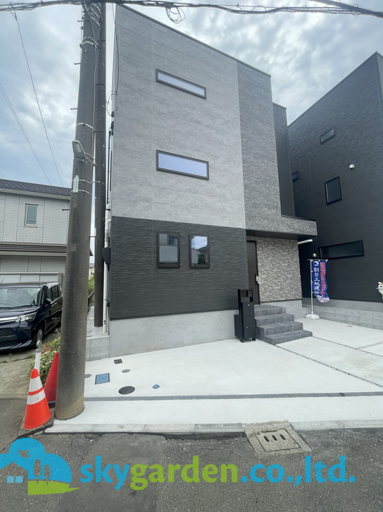 藤沢市鵠沼橘　新築戸建　全2棟B号棟の前面道路含む現地写真