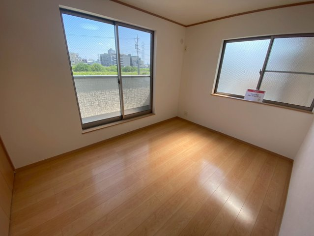 守山区脇田町の洋室