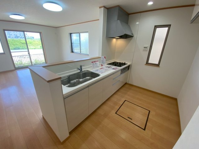 守山区脇田町のキッチン|コンパクトなキッチンで掃除もラクラク