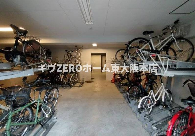 CASSIA高井田NorthCourtの駐車場