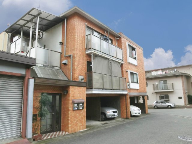 シャルマン衣笠金閣寺ハイツの外観