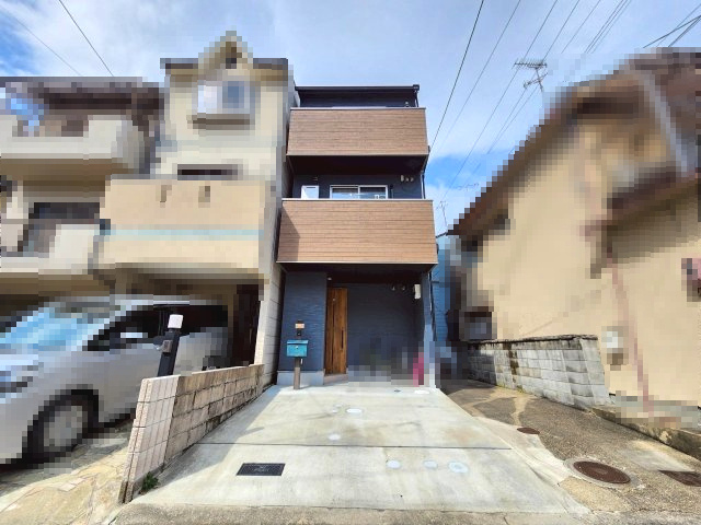 【成約済】向日市鶏冠井町荒内　の外観|令和3年築の築浅物件！木造3階建てです。