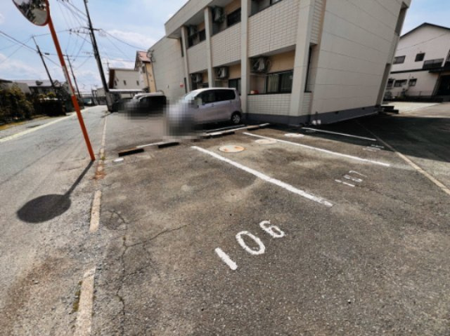 エステート長浜の駐車場