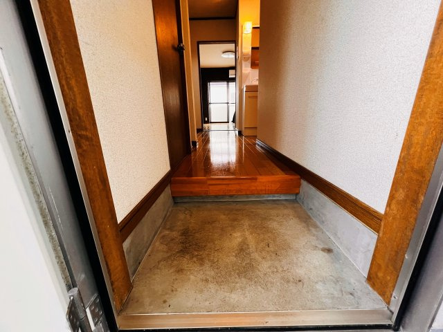 エステート長浜の玄関