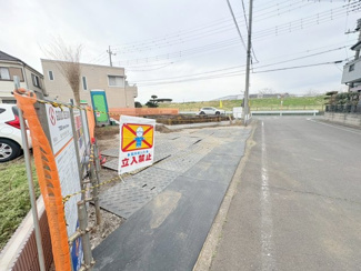 【前面道路含む現地写真】