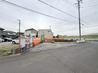 【前面道路含む現地写真】