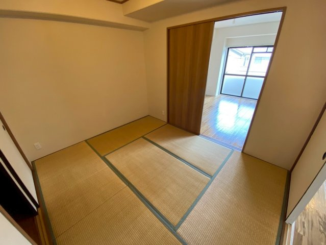 パレ・ルミエール岡本の和室