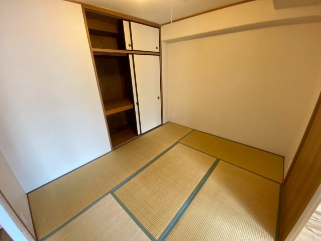 パレ・ルミエール岡本の和室