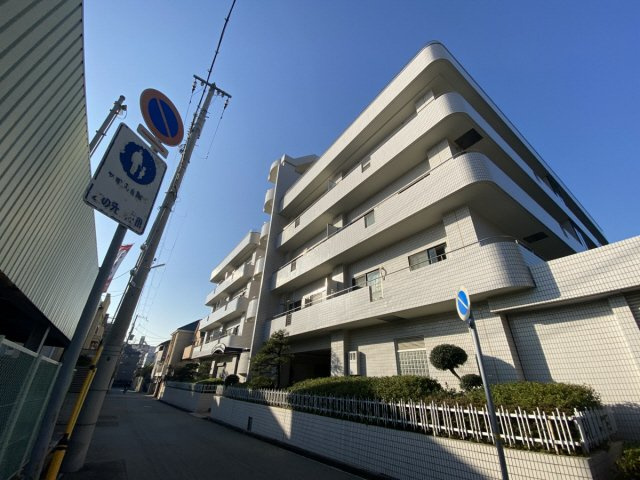 パレ・ルミエール岡本の外観