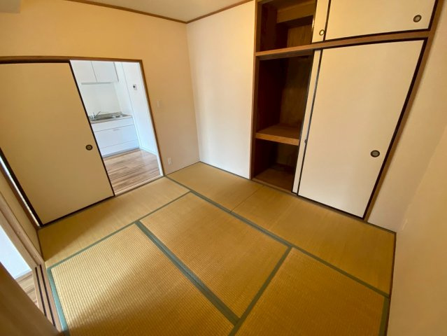 パレ・ルミエール岡本の和室