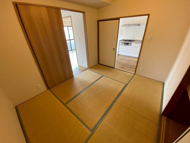 パレ・ルミエール岡本の和室