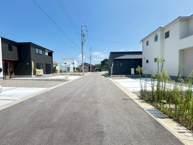 【商談中】リーブルガーデン　一宮市冨田第1期　全4区画分譲の前面道路含む現地写真|■前面道路　■ヤマダ不動産　株式会社リライフ　
■夢のマイホーム購入をフルサポートします！