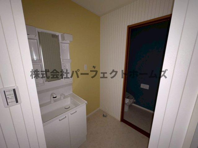 FUKUIBUNKA&Trunkの洗面所|広い洗面スペース