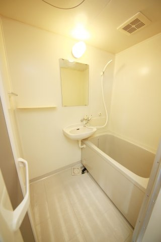 ジュネスアノンβの浴室