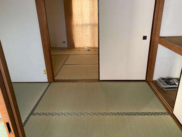 同間取りの別室の室内写真です
