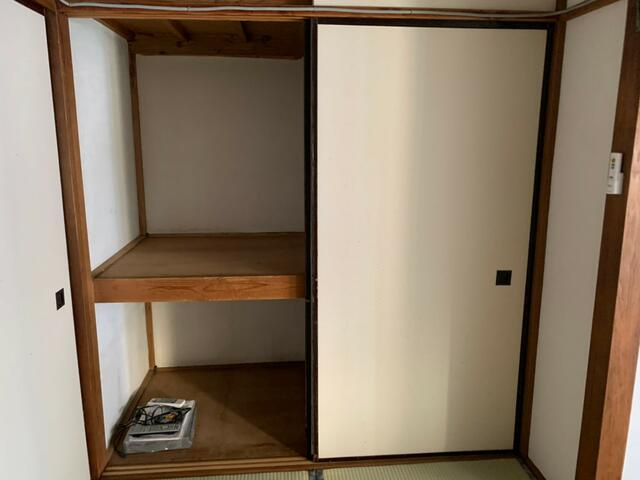 同間取りの別室の室内写真です