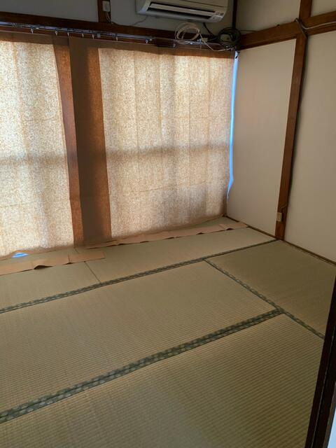 同間取りの別室の室内写真です