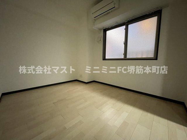 アーデンタワー本町イーストの洋室