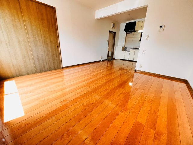 レジデンス尾島の居間・リビング