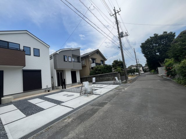 【前面道路含む現地写真】 | 熊谷市久下　いろどりアイタウン　新築戸建　全2棟　2号棟