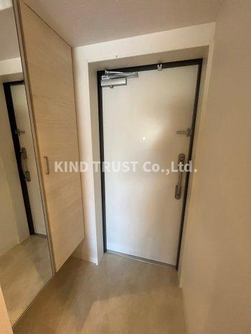 Alivis北梅田の玄関|明るい玄関です