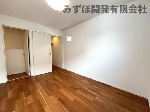 東根市神町西一丁目　神町プライムタウン【D棟】の洋室|６帖東