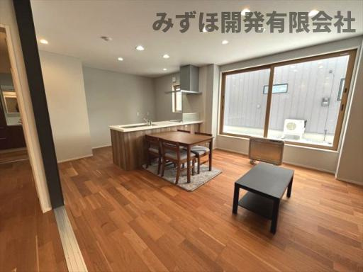 東根市神町西一丁目　神町プライムタウン【D棟】の居間・リビング