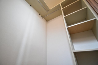 【収納】 | 東大和市南街3丁目　中古戸建 | 主寝室にはゆとりの広さを備えた大型収納