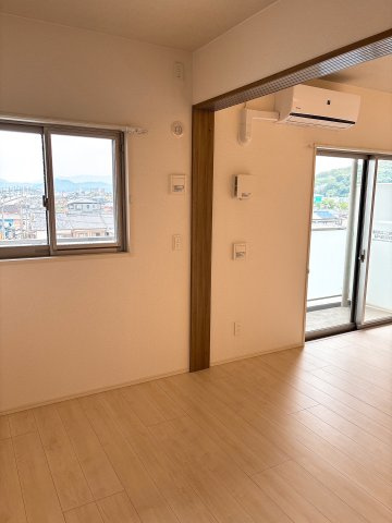 レジデンス喜志の洋室