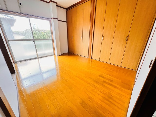 橋本ハイツの洋室