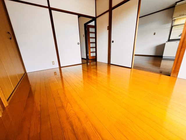 橋本ハイツの洋室