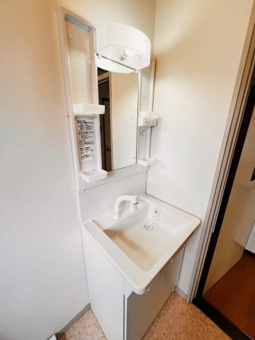 橋本ハイツの独立洗面台