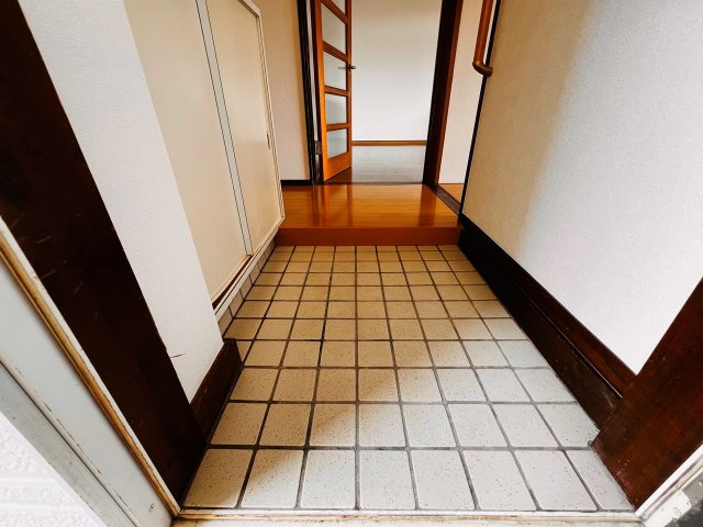 橋本ハイツの玄関