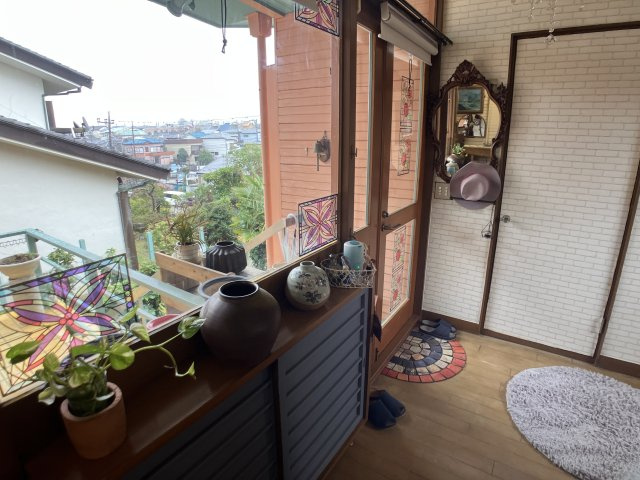 高塚新田庭付き戸建て（母屋）の玄関