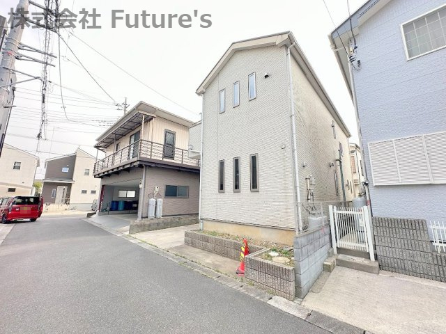三郷市戸ケ崎5丁目　中古戸建の前面道路含む現地写真|前面道路含む現地写真です。