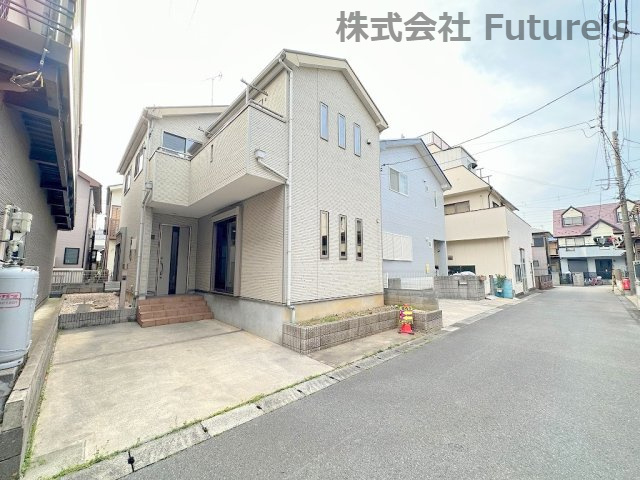 三郷市戸ケ崎5丁目　中古戸建の前面道路含む現地写真|前面道路含む現地写真です。