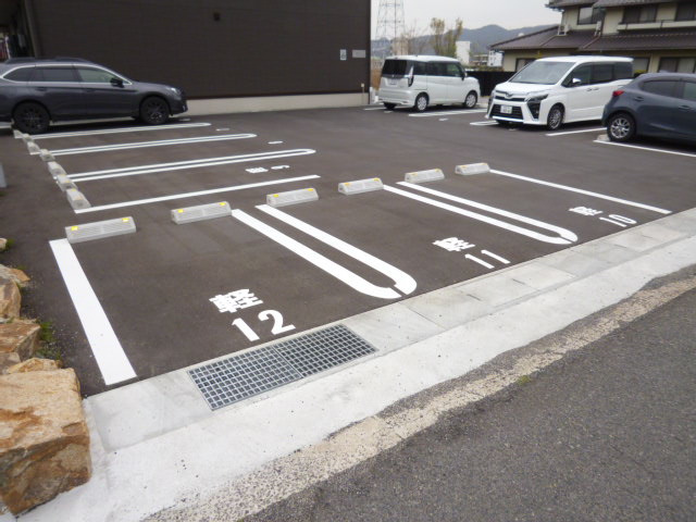 ハピネス・フォーの駐車場